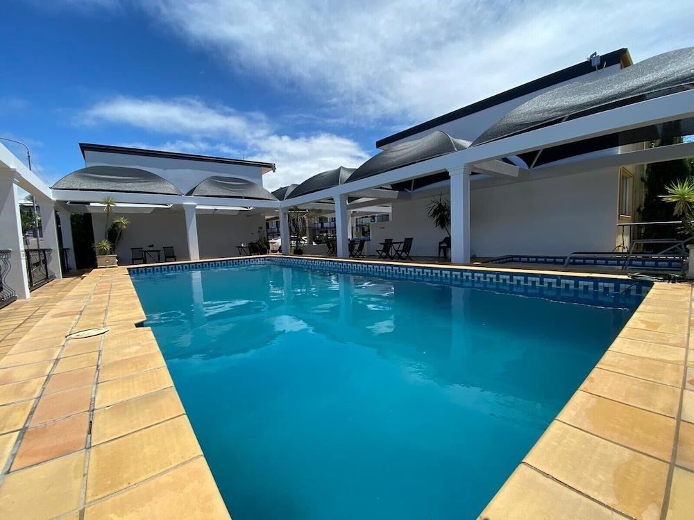 เดอะ โรเบิร์ต ทาวน์ Hotel ทาวน์วิล ภายนอก รูปภาพ